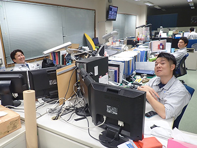 写真：製品部 設計課／開発課
